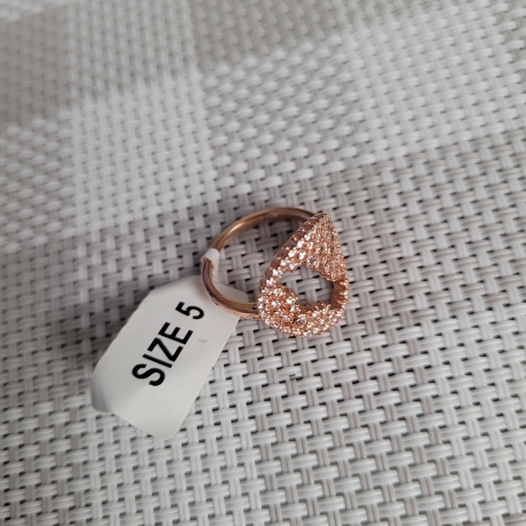 Size 5 ring - Picture 3 of 3